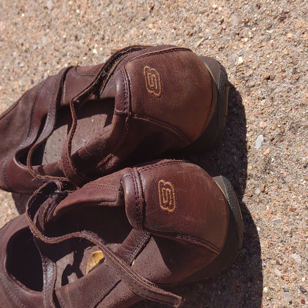 Sketchers Size 8 - image 4